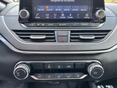 Used 2025 Nissan Altima 2.5 SR FWD image 18