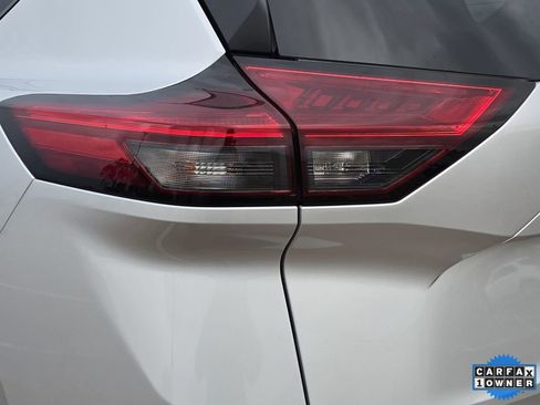 Used 2025 Nissan Rogue SV image 30