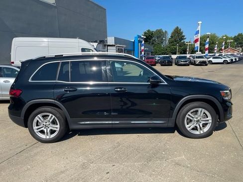 Used 2023 Mercedes-Benz GLB 250 4MATIC w/ Premium Package image 8