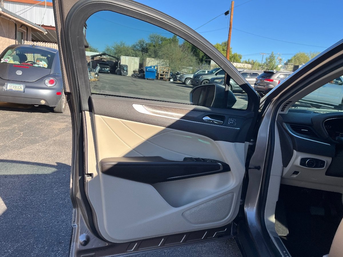 Used 2019 Lincoln MKC Reserve w/ MKC Technology Package FWD image 12