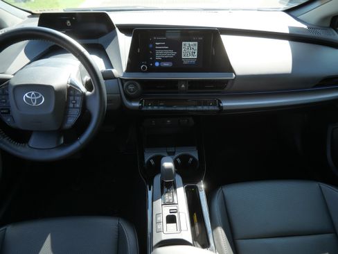 Certified 2025 Toyota Prius XLE FWD image 11