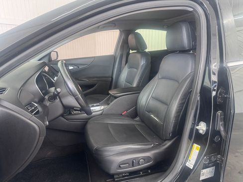 Used 2018 Chevrolet Malibu LT w/ Redline Edition FWD image 9