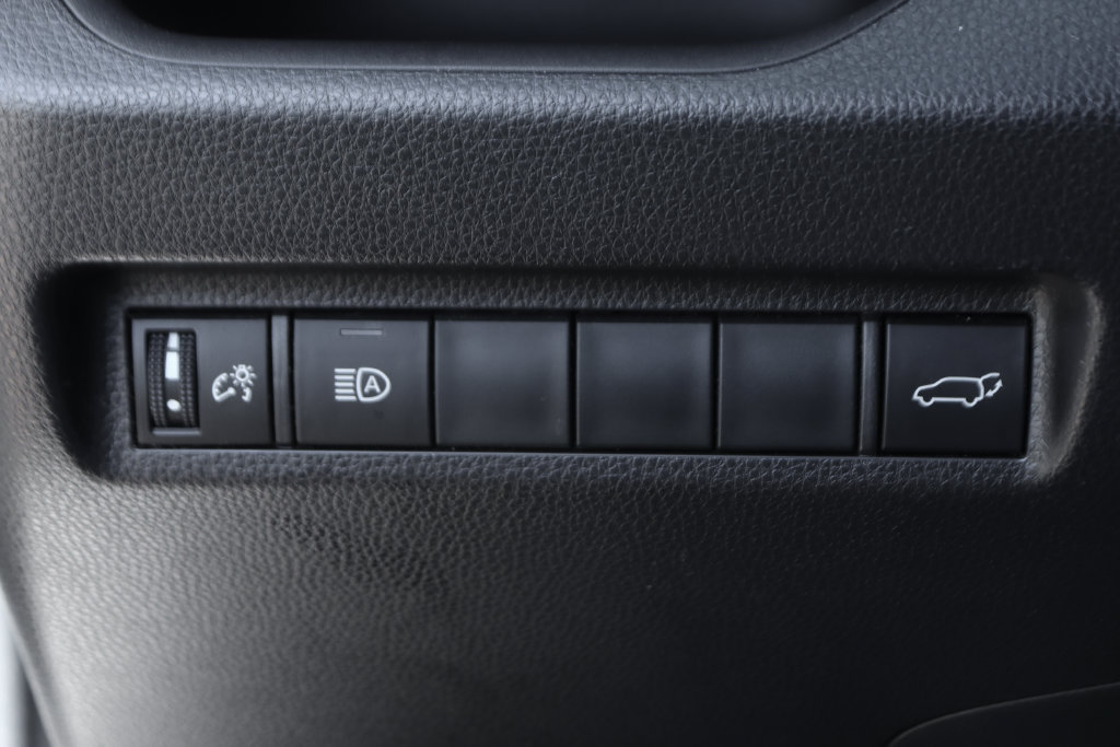 Used 2019 Toyota RAV4 XLE FWD image 18