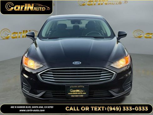 Used 2020 Ford Fusion SE image 2