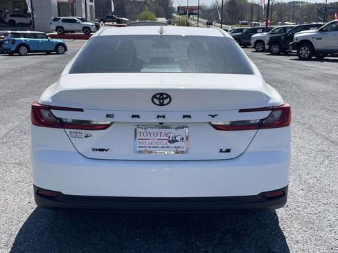 Used 2025 Toyota Camry LE image 3