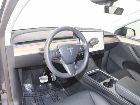 Used 2025 Tesla Model Y Long Range image 26