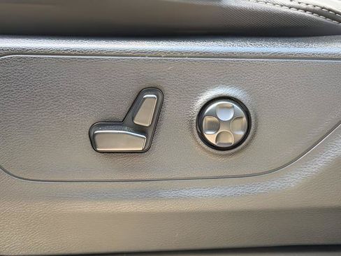 Used 2019 RAM 1500 Big Horn AWD/4WD image 16