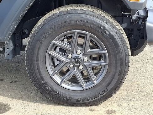 Used 2025 Jeep Gladiator Sport image 29