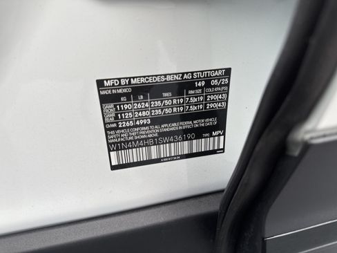 Certified 2025 Mercedes-Benz GLB 250 4MATIC image 37