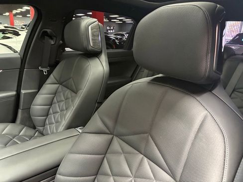Used 2025 BMW 740i w/ Premium Package RWD image 24