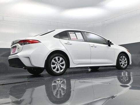 Used 2025 Toyota Corolla LE FWD image 20