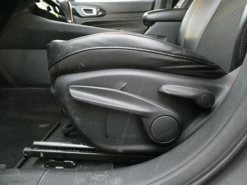 Used 2023 Jeep Compass Latitude AWD/4WD image 8