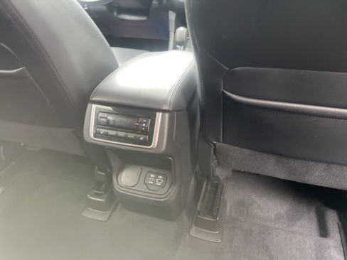 Used 2024 Subaru Ascent Limited AWD/4WD image 10