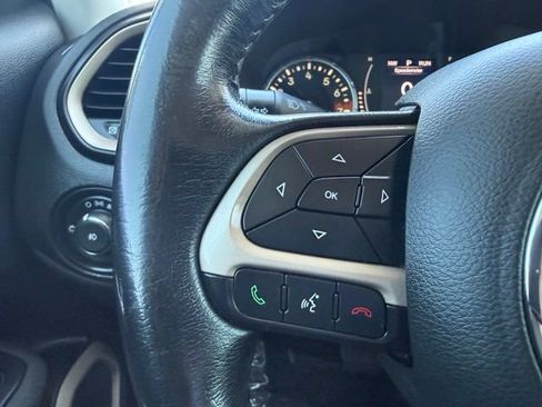Used 2016 Jeep Renegade Latitude AWD/4WD image 18