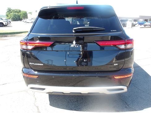 Used 2023 Mitsubishi Outlander SE AWD/4WD image 6
