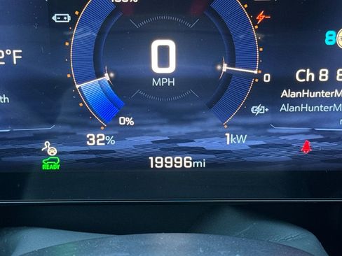 Used 2024 Chevrolet Equinox EV LT image 3