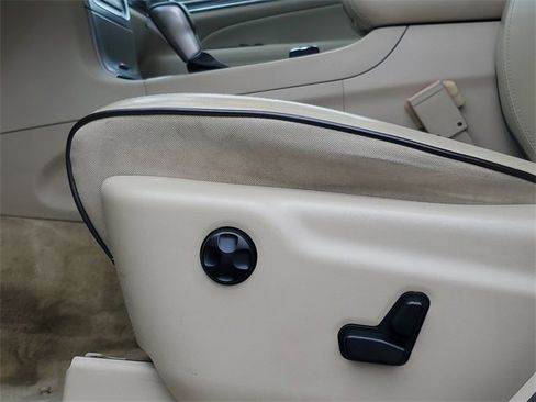 Used 2018 Jeep Grand Cherokee Overland image 16