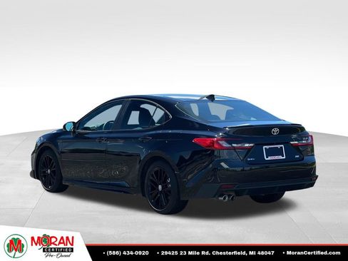 Used 2025 Toyota Camry SE FWD image 4