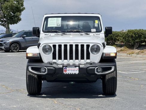 Used 2023 Jeep Gladiator Overland image 2