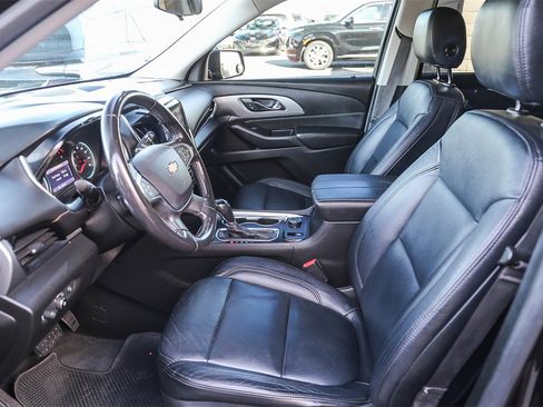 Used 2020 Chevrolet Traverse LT image 18