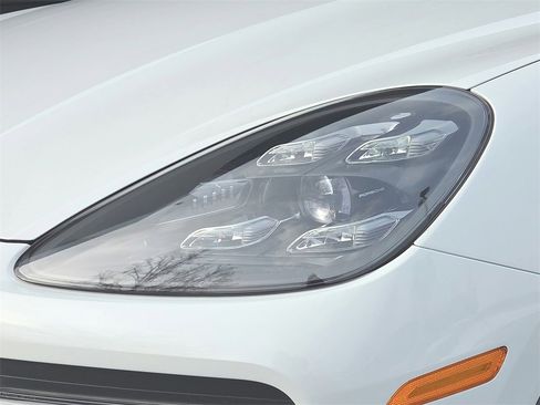 Used 2019 Porsche Cayenne image 24
