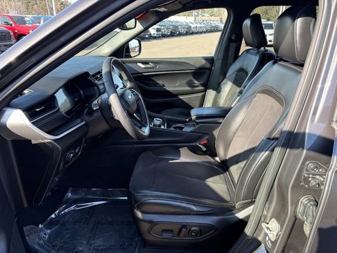 Certified 2024 Jeep Grand Cherokee L Laredo image 13