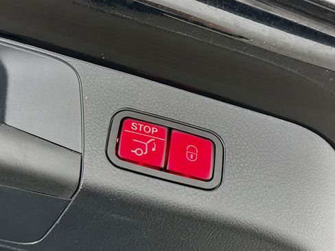 Used 2025 Mercedes-Benz GLB 250 GLB 250 image 31