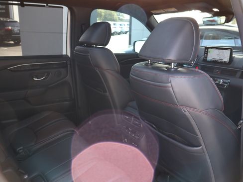 Used 2025 Honda Pilot Black Edition image 29