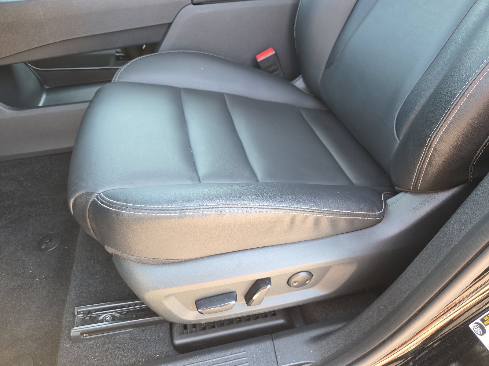 Used 2026 Nissan Rogue SL FWD image 14