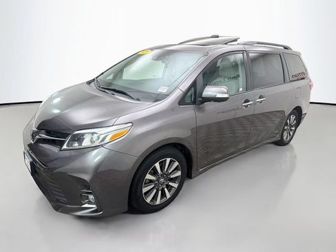 Used 2020 Toyota Sienna Limited Premium FWD image 3