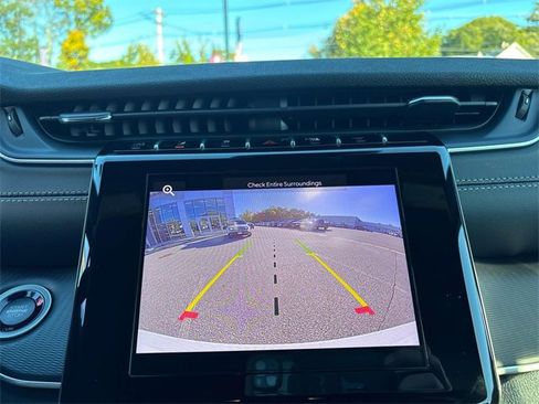 New 2025 Jeep Grand Cherokee Altitude image 11