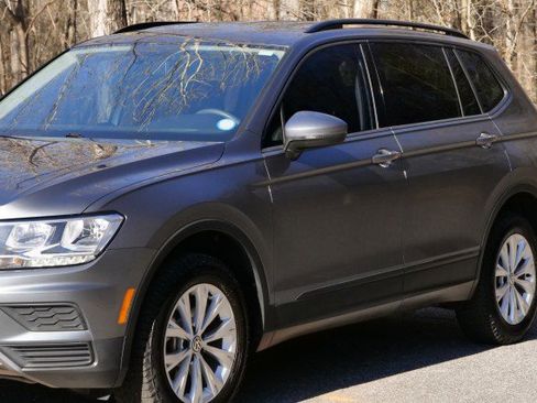 Used 2020 Volkswagen Tiguan S image 28