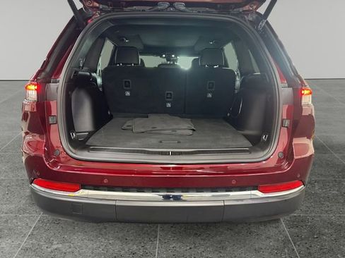 Used 2024 Jeep Grand Cherokee Limited w/ Luxury Tech Group II image 13