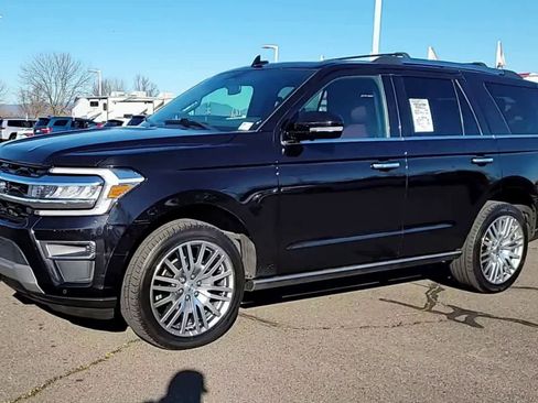 Used 2024 Ford Expedition Limited image 4