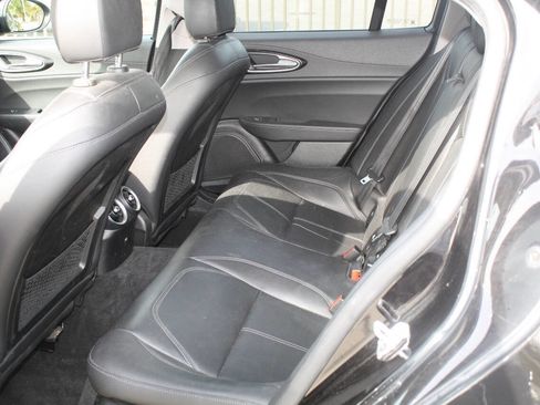 Used 2017 Alfa Romeo Giulia AWD image 8