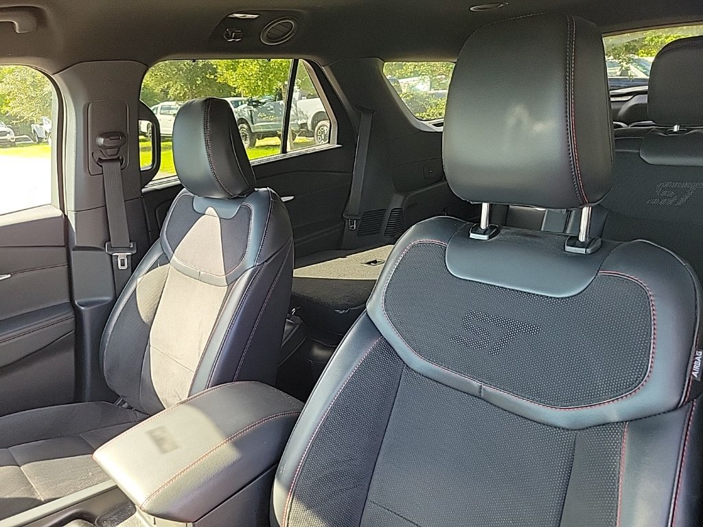 Used 2025 Ford Explorer ST RWD image 10