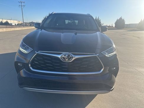 Used 2020 Toyota Highlander Platinum image 2