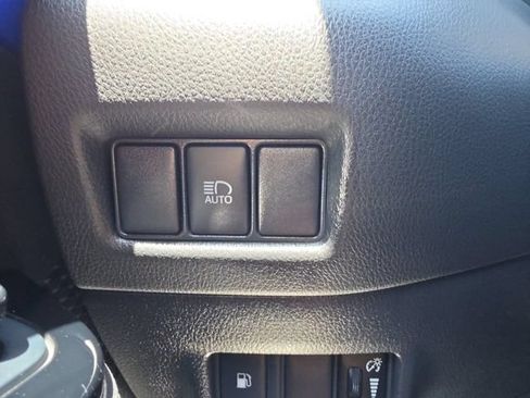 Used 2021 Toyota C-HR XLE FWD image 10