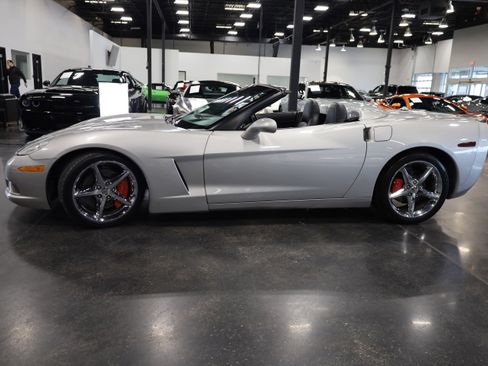 Used 2005 Chevrolet Corvette Convertible w/ Preferred Equipment Group image 9