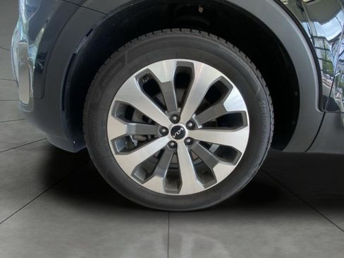 Used 2022 Kia Telluride EX w/ EX Premium Package FWD image 9