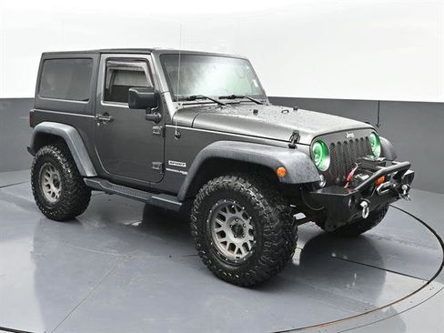 Used 2018 Jeep Wrangler Sport AWD/4WD image 2