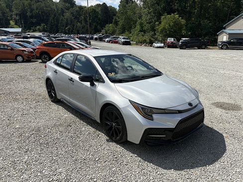 Used 2022 Toyota Corolla SE image 2