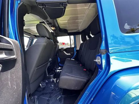 Used 2015 Jeep Wrangler Unlimited Sahara w/ Connectivity Group AWD/4WD image 19