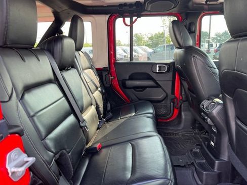 Used 2018 Jeep Wrangler Unlimited Sahara AWD/4WD image 14