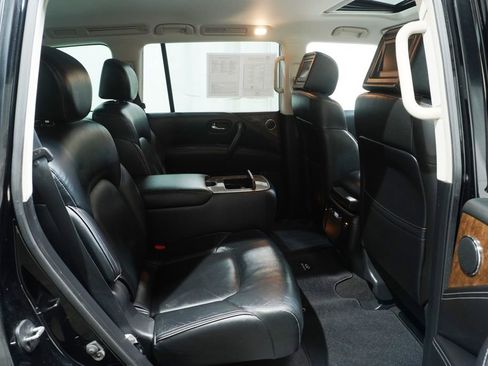 Used 2017 INFINITI QX80 4WD w/ Driver Assistance Package image 18