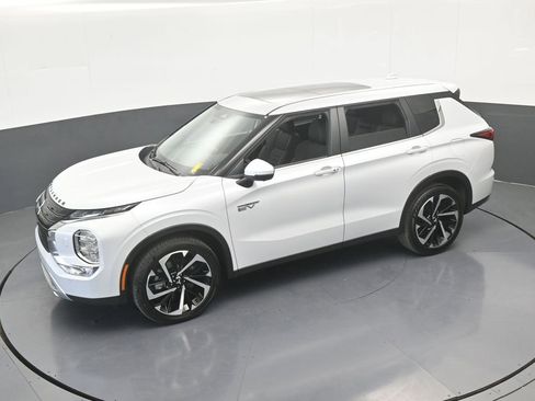 New 2025 Mitsubishi Outlander SE image 47