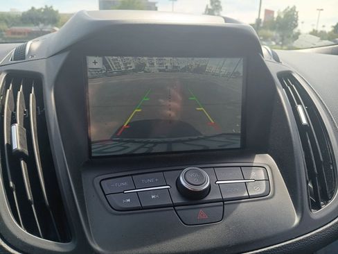 Used 2019 Ford Escape SE image 17