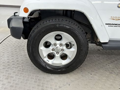 Used 2014 Jeep Wrangler Unlimited Sahara w/ Connectivity Group AWD/4WD image 13