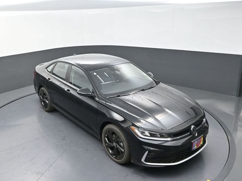 New 2026 Volkswagen Jetta SE image 11