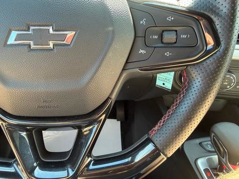 Used 2024 Chevrolet Trax RS image 16